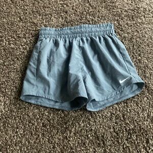 Girls Nike dri fit shorts size small, gray